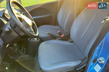 Хэтчбек Peugeot iOn 2016 в 