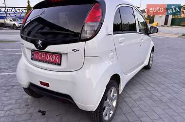 Хэтчбек Peugeot iOn 2015 в 