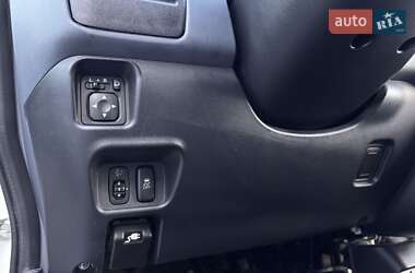 Хэтчбек Peugeot iOn 2015 в 
