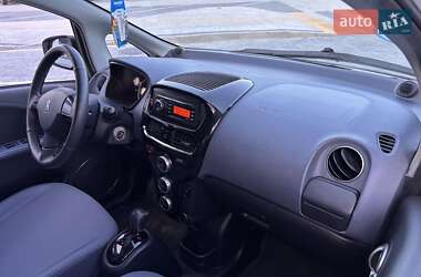 Хэтчбек Peugeot iOn 2015 в 