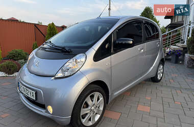 Хетчбек Peugeot iOn 2011 в 