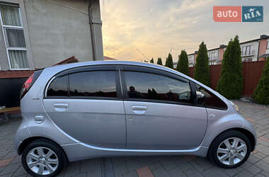Хетчбек Peugeot iOn 2011 в 