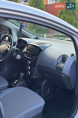 Хетчбек Peugeot iOn 2011 в 