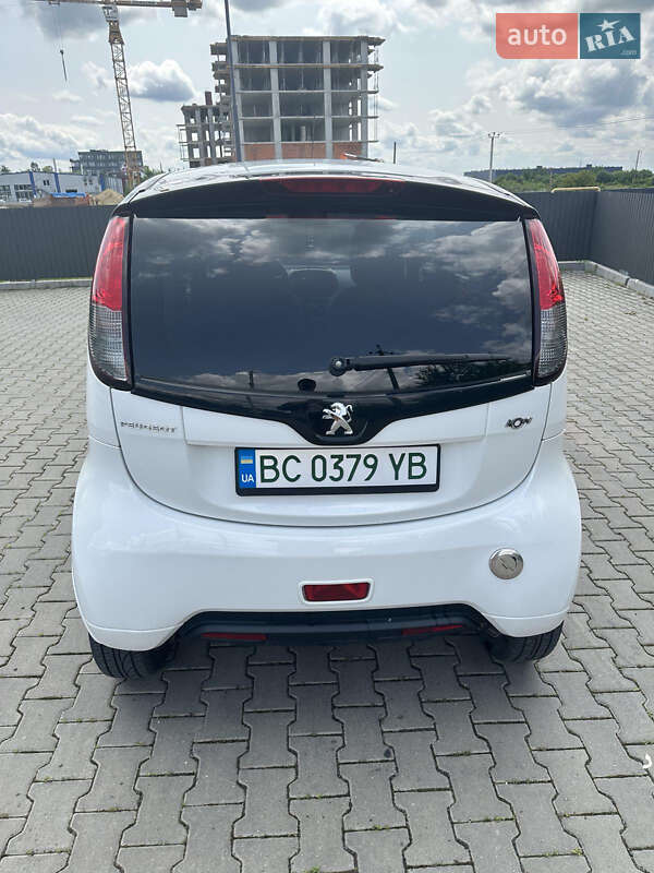 Хетчбек Peugeot iOn 2011 в Львові