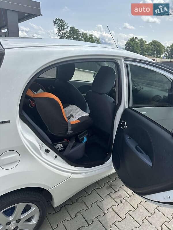 Хетчбек Peugeot iOn 2011 в Львові