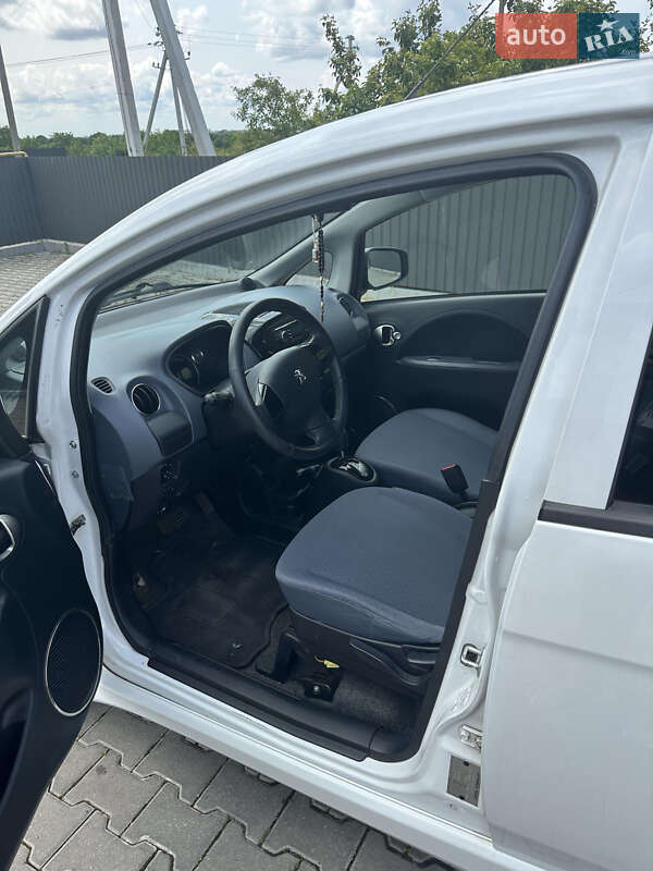 Хетчбек Peugeot iOn 2011 в Львові