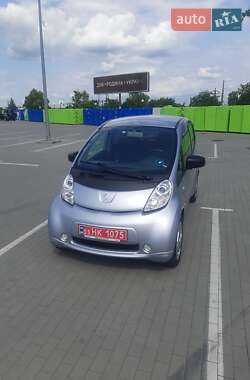 Хэтчбек Peugeot iOn 2011 в Умани
