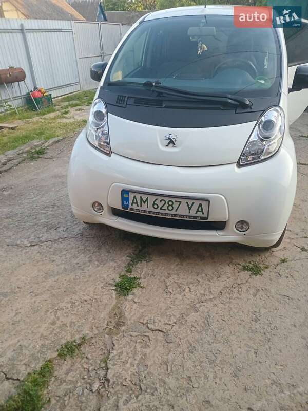 Peugeot iOn 2012