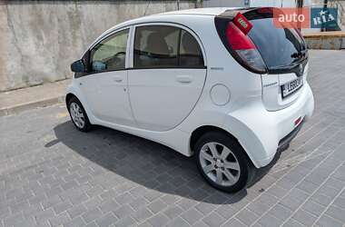 Хэтчбек Peugeot iOn 2015 в 