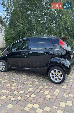 Хэтчбек Peugeot iOn 2012 в 