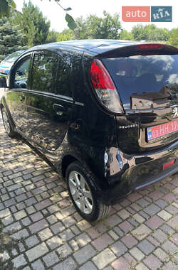 Хэтчбек Peugeot iOn 2012 в 
