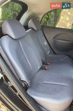 Хэтчбек Peugeot iOn 2012 в 