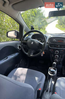 Хэтчбек Peugeot iOn 2012 в 