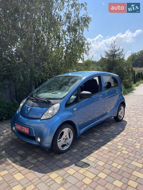 Peugeot iOn 2012