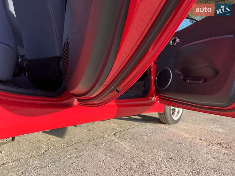 Хетчбек Peugeot iOn 2011 в Могилів-Подільському