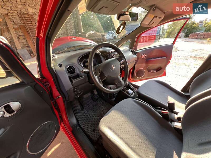 Хетчбек Peugeot iOn 2011 в Могилів-Подільському