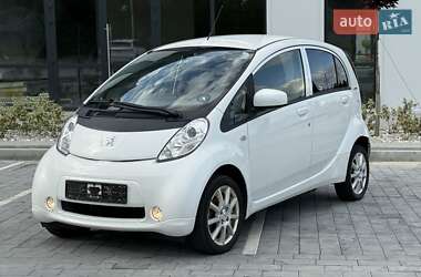 Хэтчбек Peugeot iOn 2015 в Городке