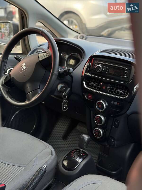 Хетчбек Peugeot iOn 2012 в Чернівцях