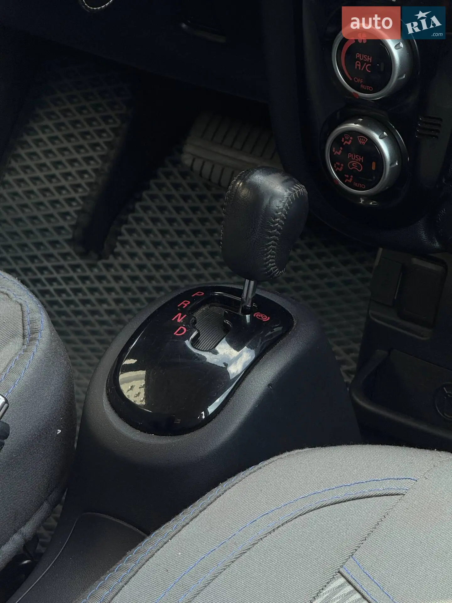 2012 Peugeot iOn - мініатюра 13