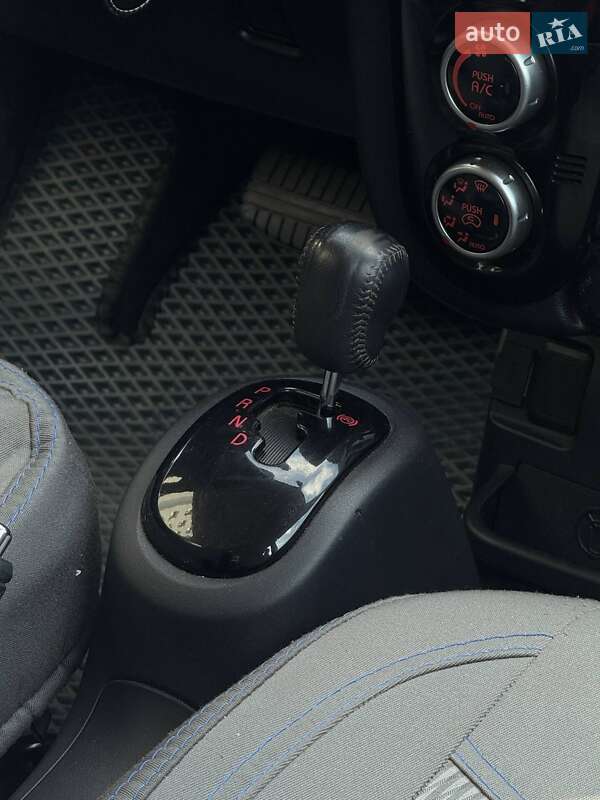 Хетчбек Peugeot iOn 2012 в Чернівцях