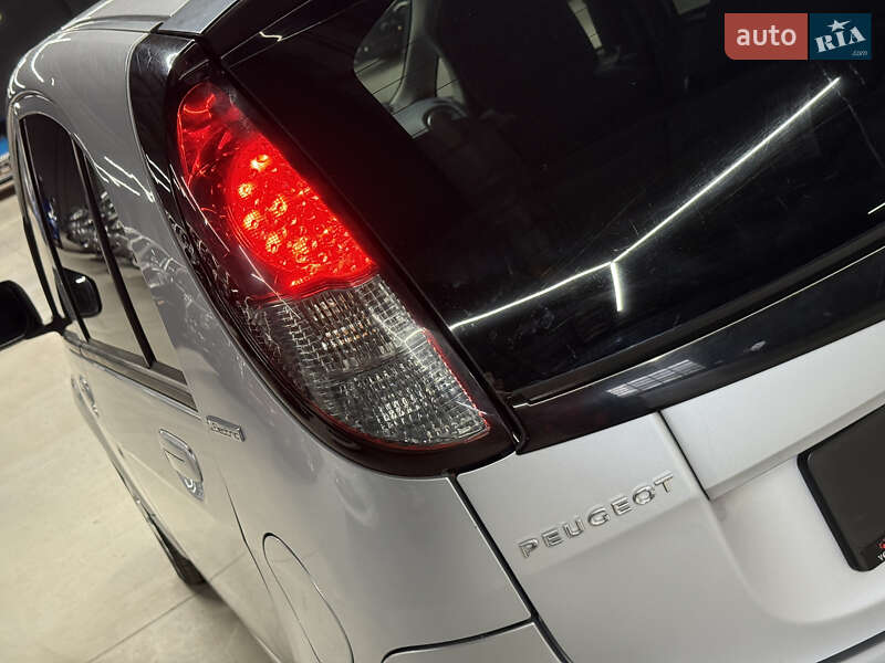 Хетчбек Peugeot iOn 2011 в Володимирі