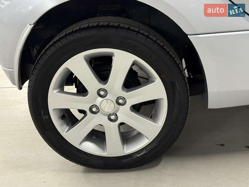 Хетчбек Peugeot iOn 2011 в Володимирі