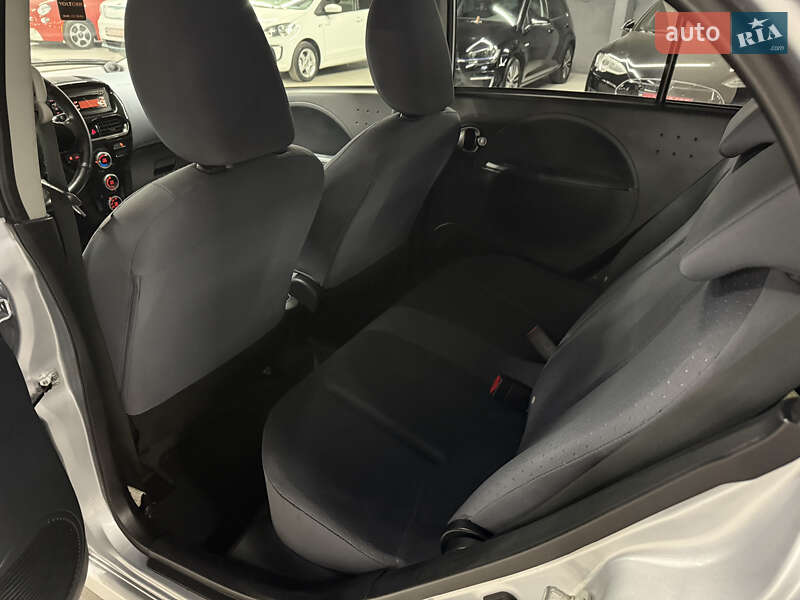 Хетчбек Peugeot iOn 2011 в Володимирі