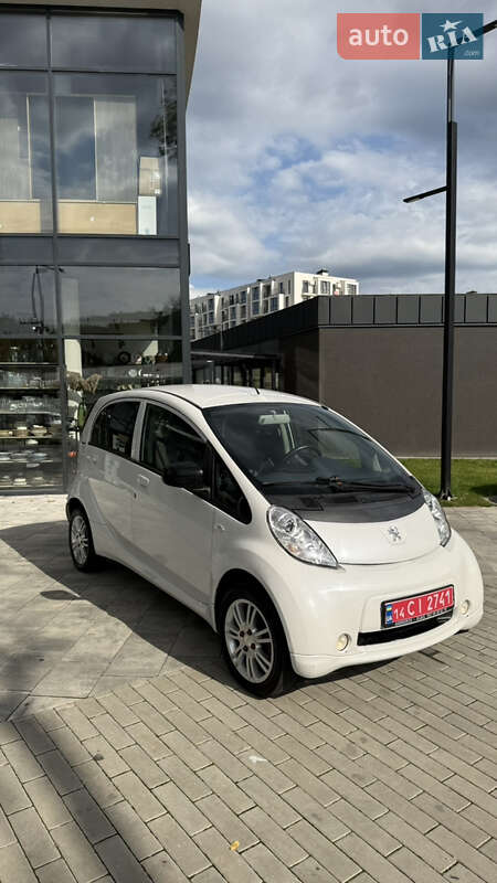 Хетчбек Peugeot iOn 2011 в Ужгороді