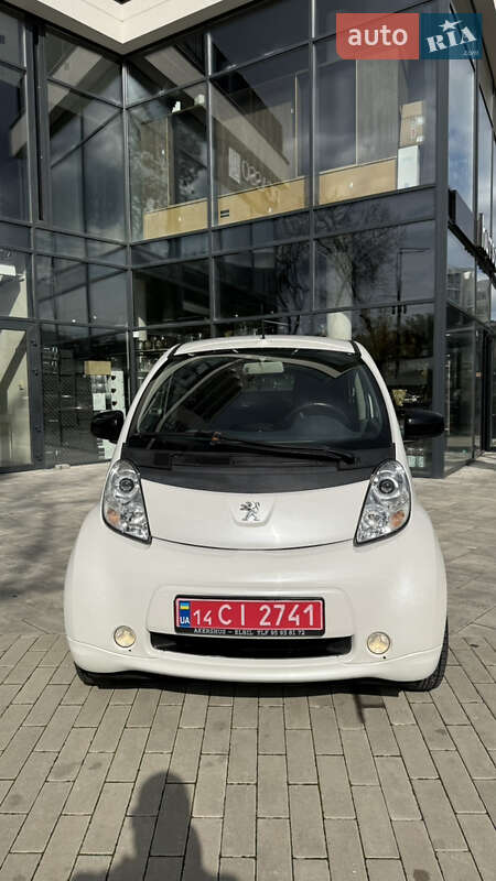 Хетчбек Peugeot iOn 2011 в Ужгороді