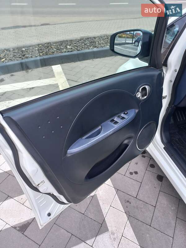 Хэтчбек Peugeot iOn 2011 в Луцке фото 10 Хэтчбек Peugeot iOn 2011 в Луцке