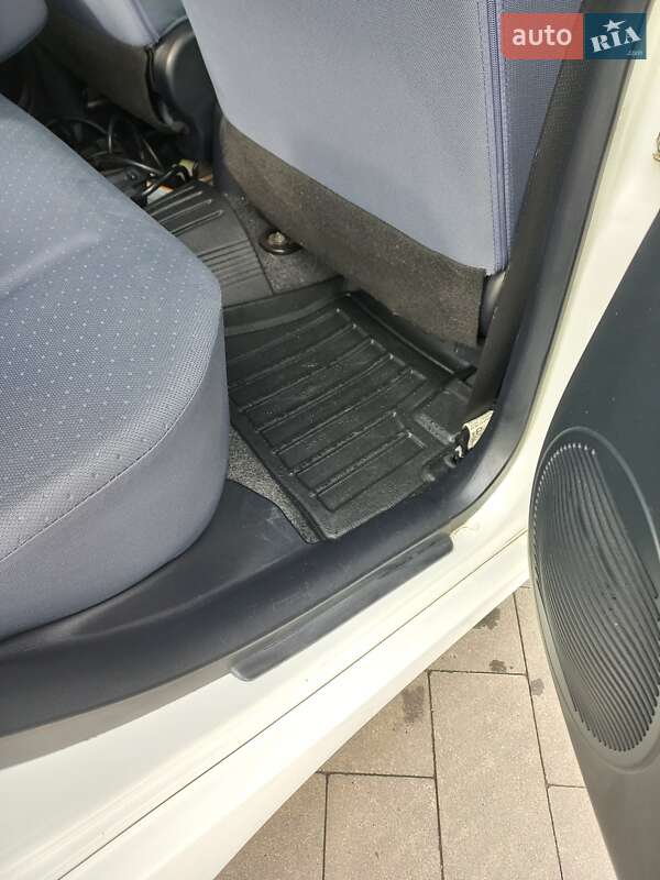 Хэтчбек Peugeot iOn 2011 в Луцке фото 19 Хэтчбек Peugeot iOn 2011 в Луцке