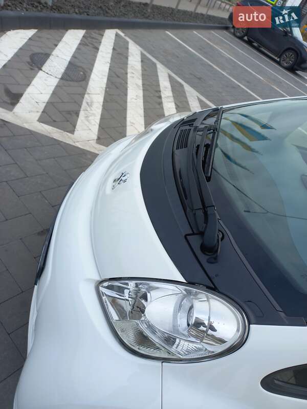 Хэтчбек Peugeot iOn 2011 в Луцке фото 27 Хэтчбек Peugeot iOn 2011 в Луцке