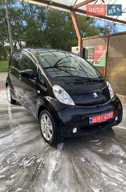 Peugeot iOn 2013
