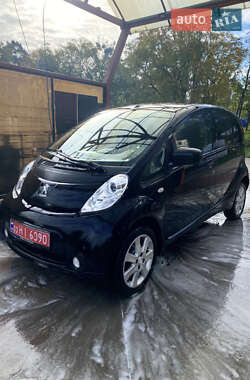 Хэтчбек Peugeot iOn 2013 в 