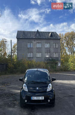 Хэтчбек Peugeot iOn 2011 в Львове Хэтчбек Peugeot iOn 2011 в Львове