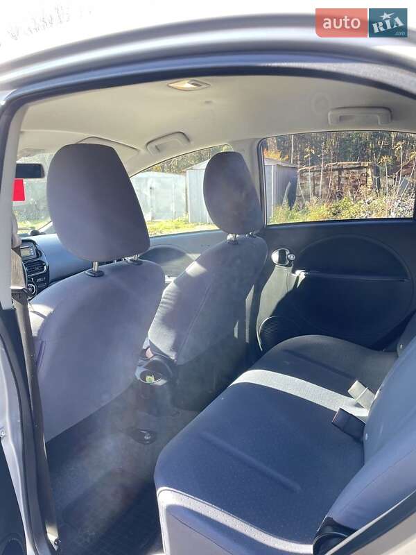 Хэтчбек Peugeot iOn 2011 в Коростышеве фото 10 Хэтчбек Peugeot iOn 2011 в Коростышеве