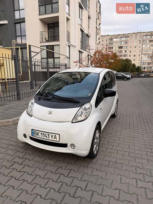 Peugeot iOn 2012 Peugeot iOn 2012