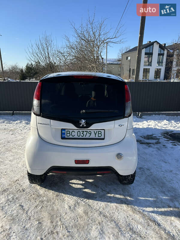 Хэтчбек Peugeot iOn 2011 в Львове