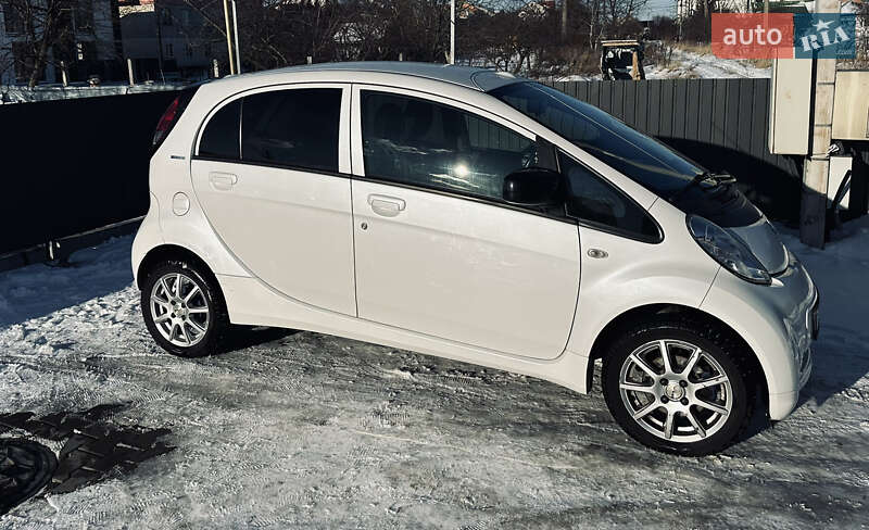 Хэтчбек Peugeot iOn 2011 в Львове