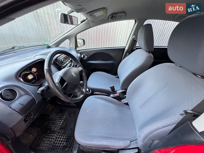 Хэтчбек Peugeot iOn 2011 в Стрые