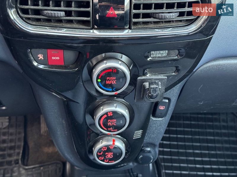 Хэтчбек Peugeot iOn 2011 в Стрые