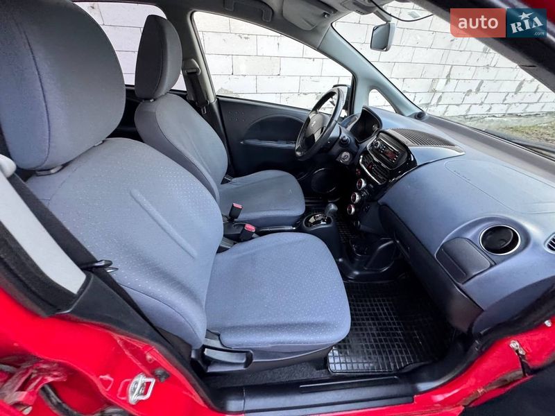 Хэтчбек Peugeot iOn 2011 в Стрые