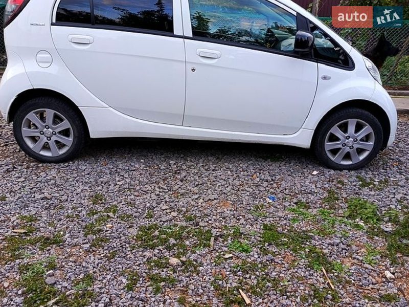 Peugeot iOn 2012
