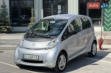 Хэтчбек Peugeot iOn 2013 в Городке