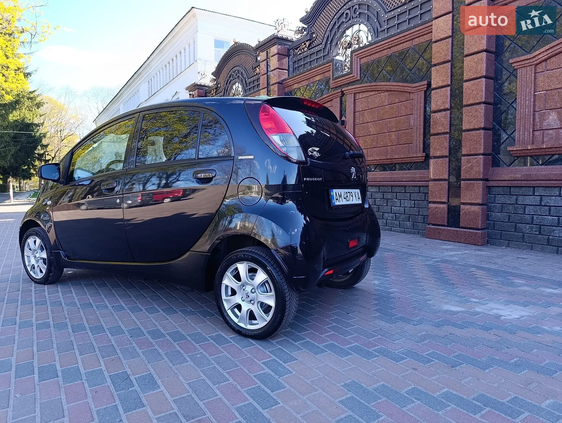 2013 Peugeot iOn - мініатюра 8