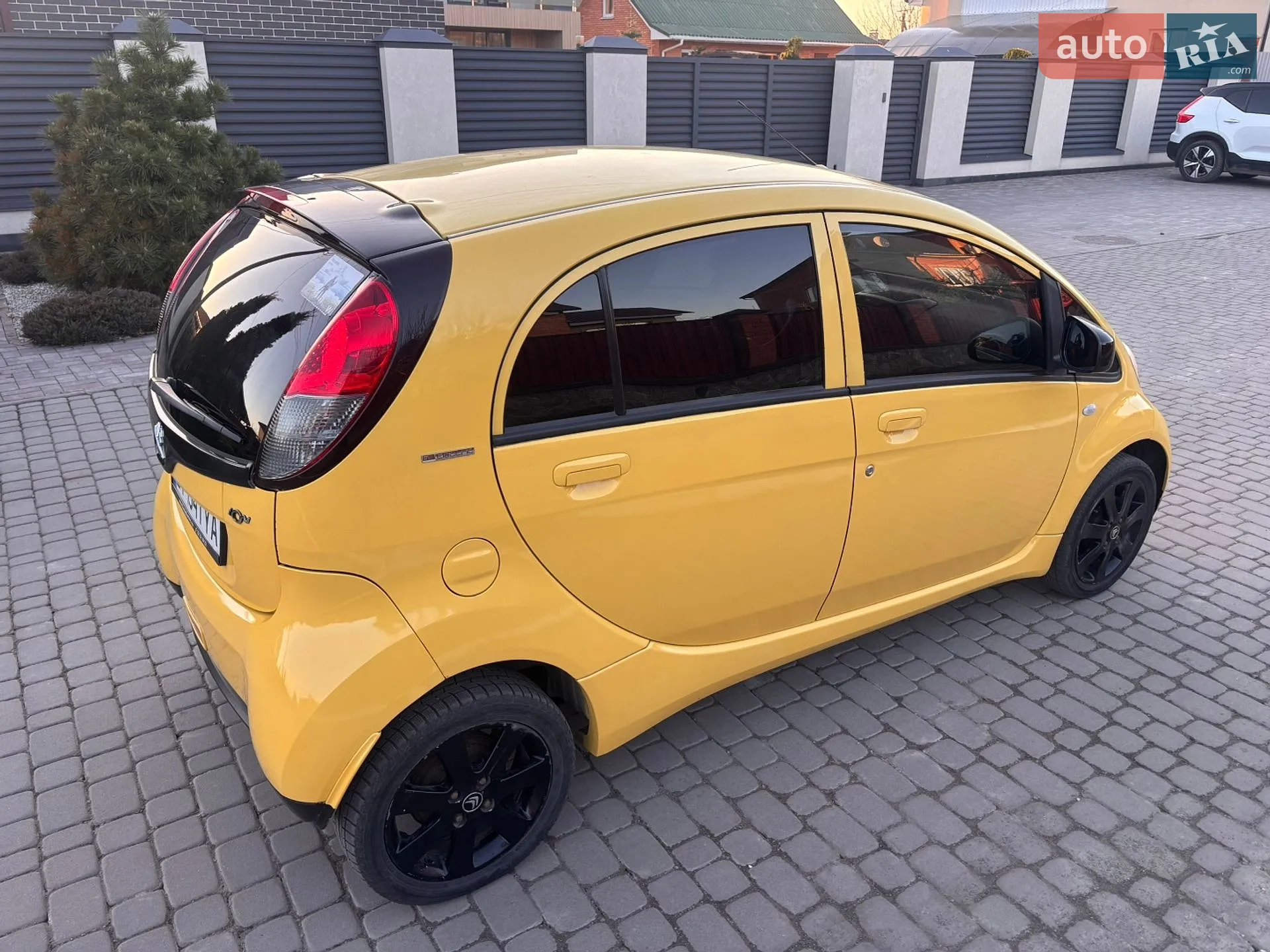 2011 Peugeot iOn - мініатюра 12