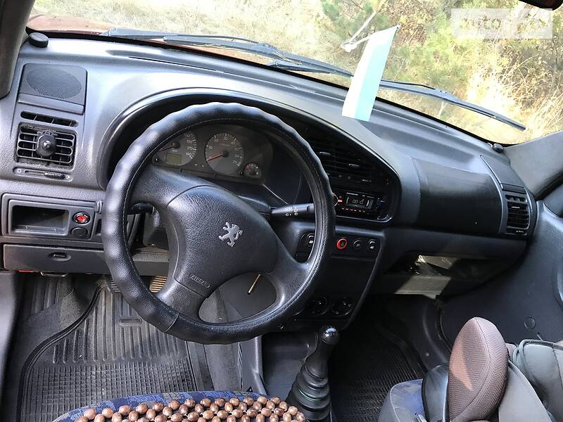 Грузопассажирский фургон Peugeot Partner 2001 в Золочеве