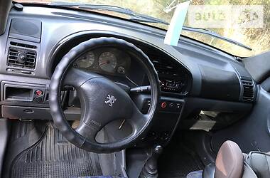 Вантажопасажирський фургон Peugeot Partner 2001 в 