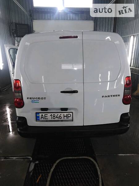 Вантажопасажирський фургон Peugeot Partner 2012 в Дніпрі