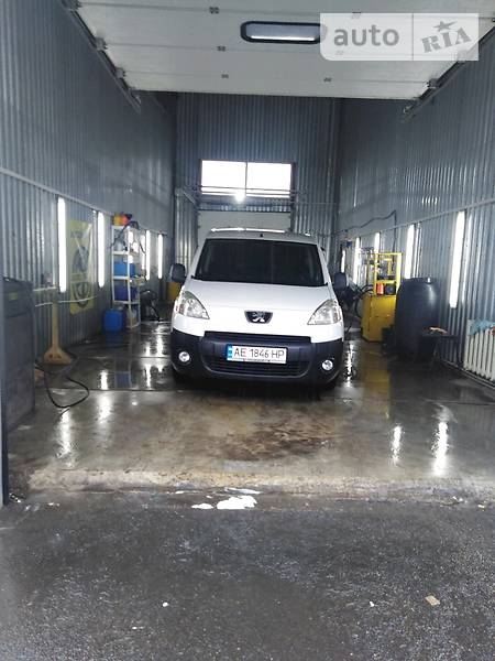Вантажопасажирський фургон Peugeot Partner 2012 в Дніпрі